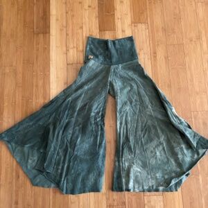 Sinew Moon Jack A Roe Cropped Gaucho GAIA